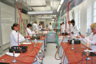Die Arbeit im chemischen Labor ist ein Teil der Ausbildung in Landsberg