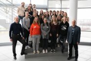 Gruppenbild auf einer Treppe